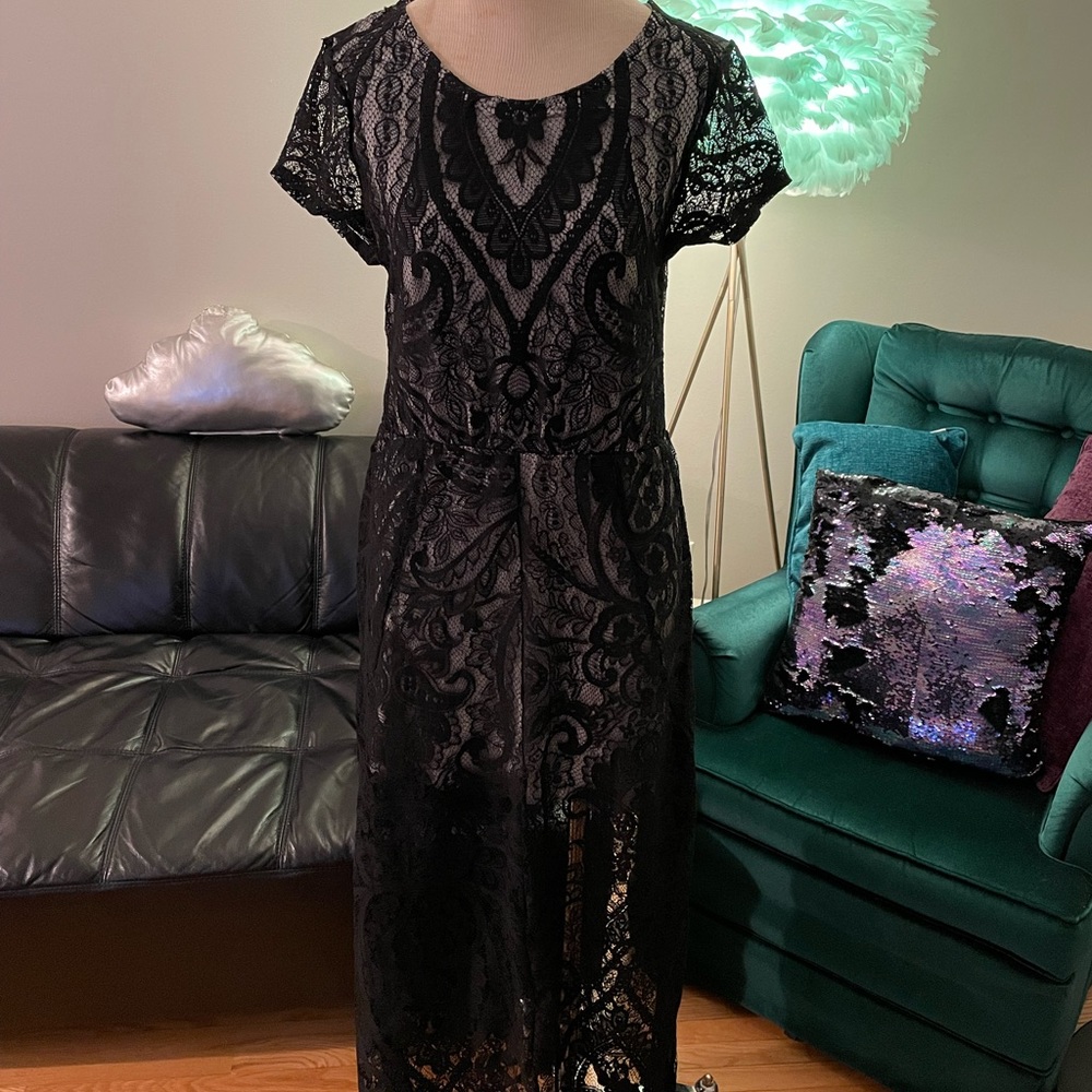 Maxi black lace dress